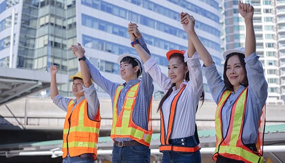 手拉手高举起来的工人们高清图片素材(JPG)