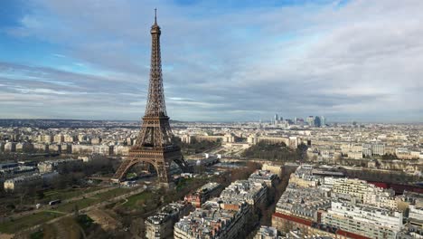 巴黎埃菲尔铁塔周围的城市景色